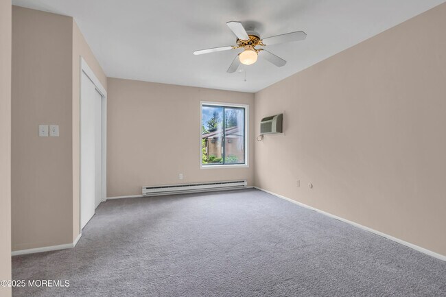Building Photo - 30 Meadow Green Cir