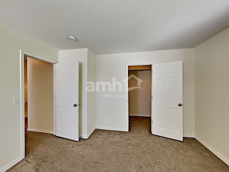 Building Photo - 1830 S 875 E