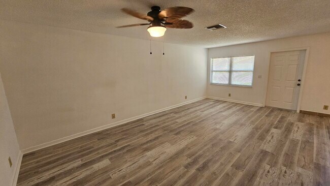 Building Photo - 5797 Doris Ct