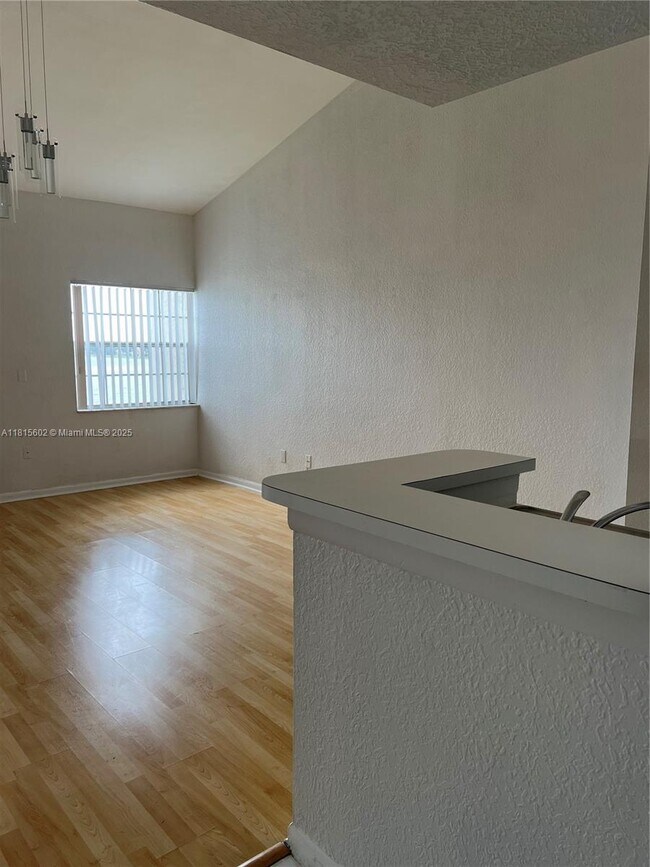 Building Photo - 2811 N Oakland Forest Dr