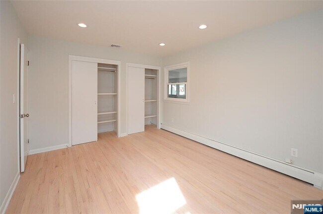 Building Photo - 43 Spruce Ave