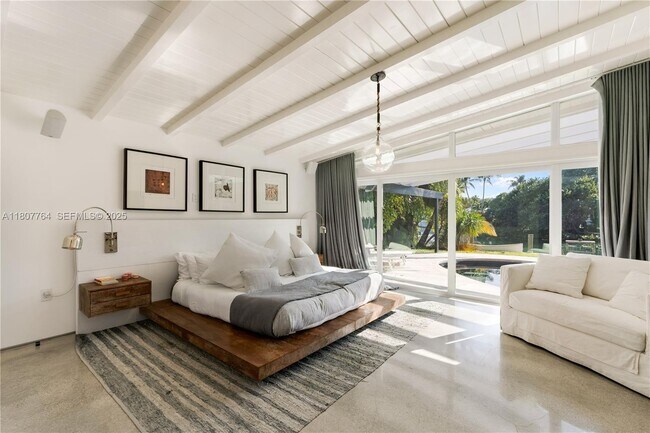 Building Photo - 270 Island Dr