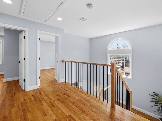 Building Photo - 165 Hartford St