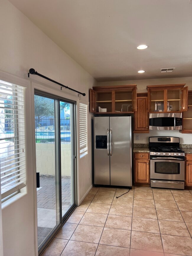 Building Photo - 14072 W Country Gables Dr