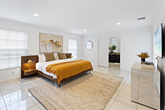 Building Photo - 14850 Old Cutler Rd