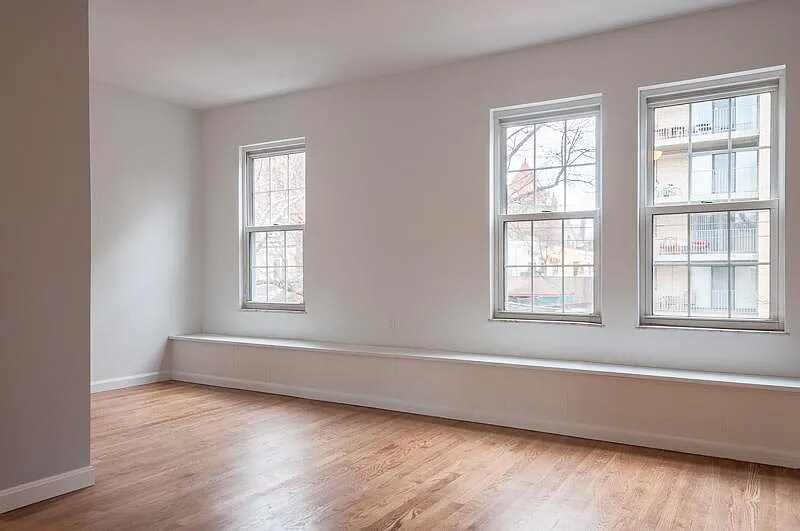 Building Photo - 5438 Claybourne St