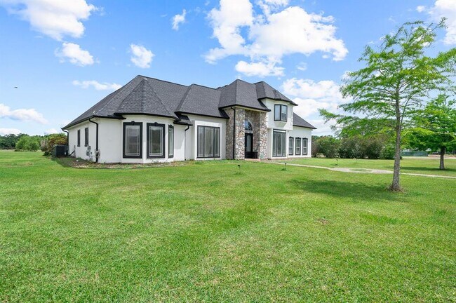 Building Photo - 13819 Lakeview Meadow Dr