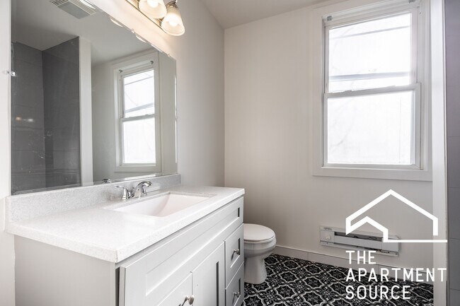 Building Photo - 3135 N Oakley Ave