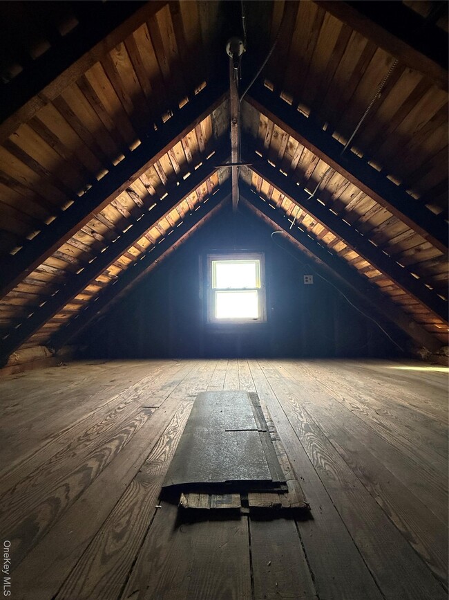 Building Photo - 547 King St