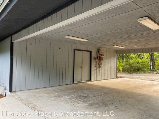 Building Photo - 4 br, 2 bath House - 548 Maclay Road