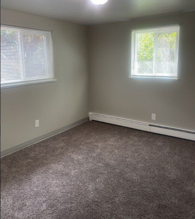 Building Photo - 2 Bedroom 1 Bathroom Westminster Quadplex - Lower unit