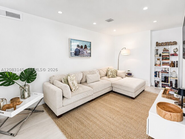 Building Photo - 151 Crandon Blvd
