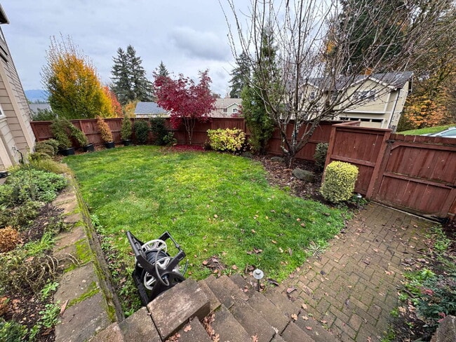 Building Photo - Milwaukie 4-Bedroom Home on Corner Lot, Spacious, A/C