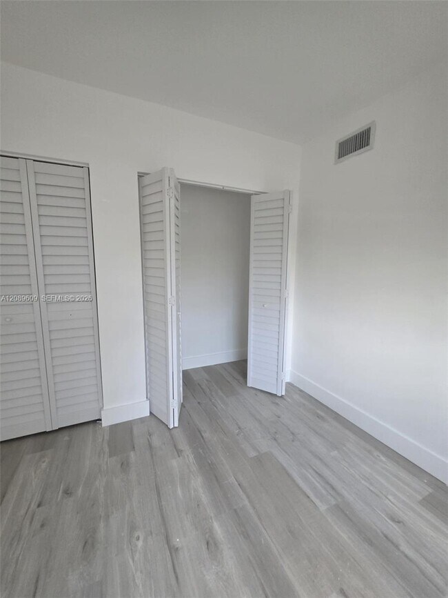 Building Photo - 7845 NE Bayshore Ct