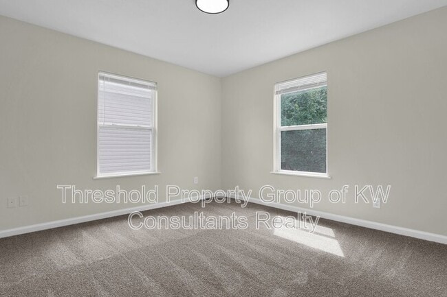 Building Photo - 1352 N 6th St