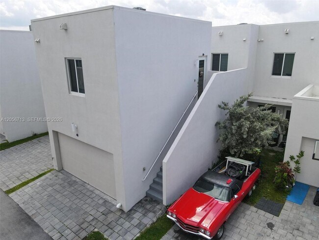 Building Photo - 6663 NW 103rd Pkwy