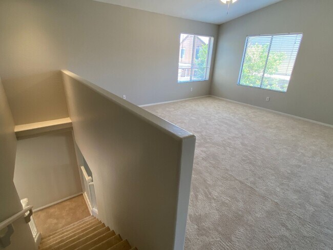 Building Photo - 4 Bedroom, 3 bath, two story with loft in ...