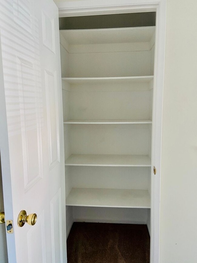Building Photo - Beautilful Corner Unit Multi-Level Townhou...