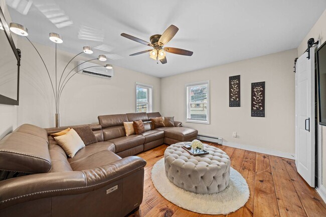 Building Photo - 266 Main St