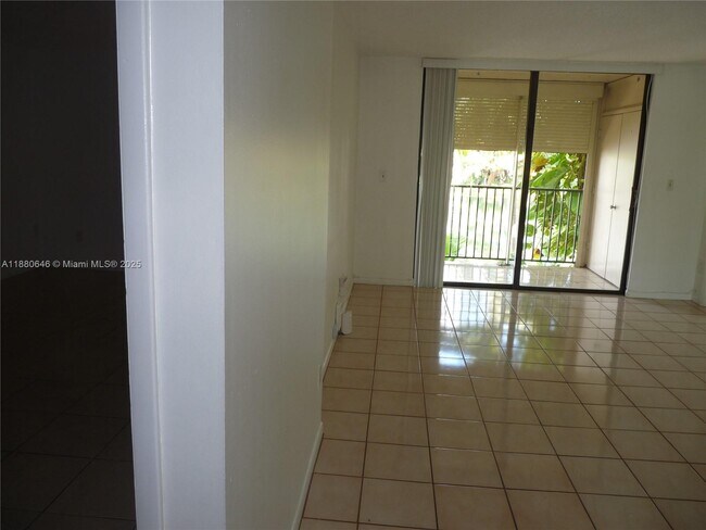 Building Photo - 14211 N Kendall Dr