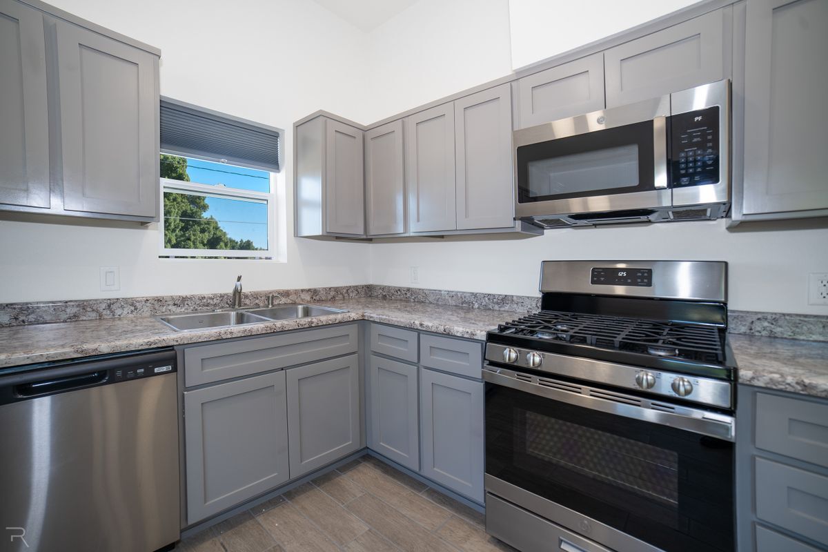 Building Photo - 195 N 17th Ave