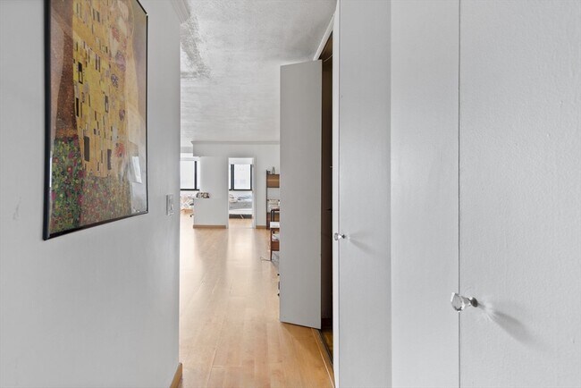 Building Photo - 8 Whittier Pl