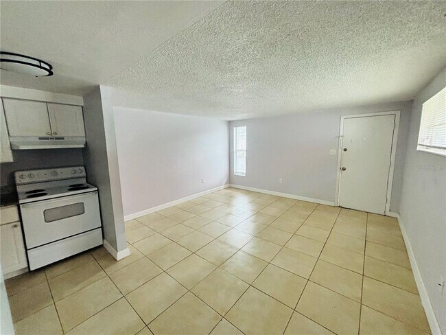 Building Photo - 1310 Lexington Ct