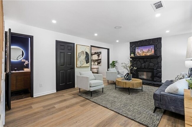 Building Photo - 1249 N Lea Ct SE