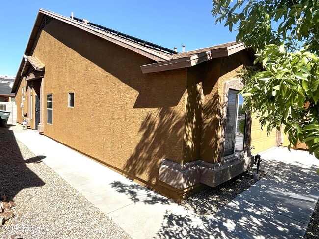 Building Photo - 2155 E Calle Gran Desierto