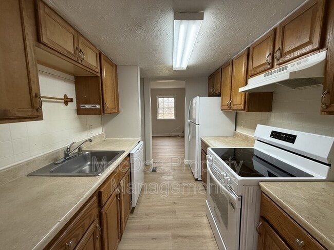 Building Photo - 2331 McClellan Ct