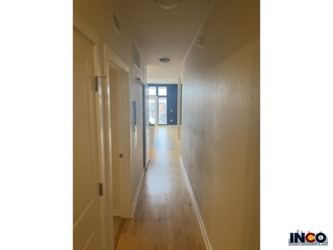 Building Photo - Beautiful 2 Bedroom 2 Bathroom Loft in the...