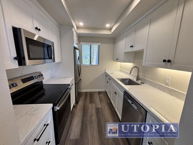 Building Photo - Newly Remodeled 2 Bed 1 Bath Unit Right Near Cabrillo College