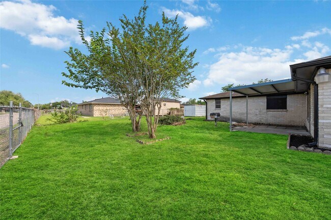 Building Photo - 12703 Redfern Dr