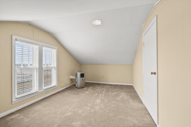 Building Photo - Charming Farmhouse on the West Side of Ath...