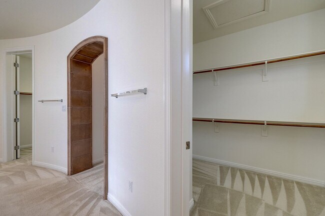 Building Photo - Beautiful 4Bd, 4Bth home in Guard Gated Community near Tivoli Village.