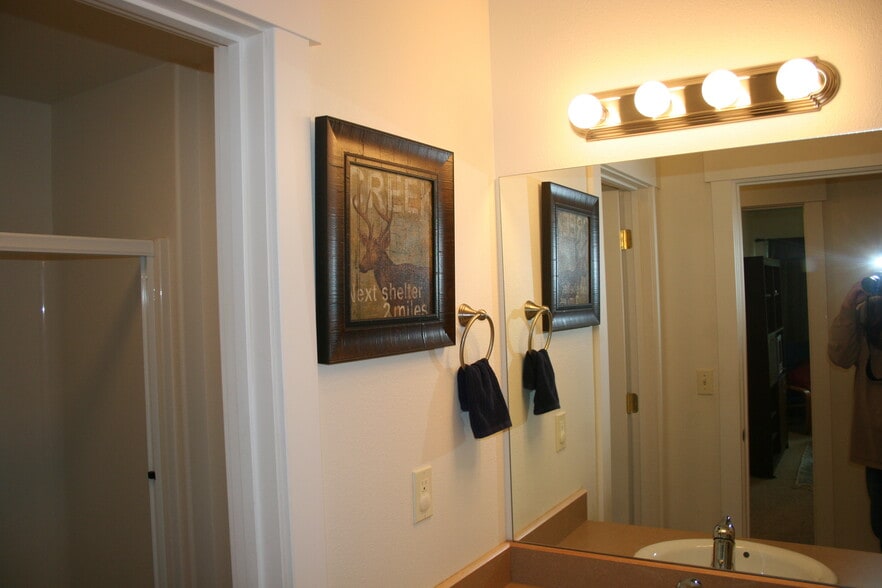 Building Photo - 104 Colorado Ave