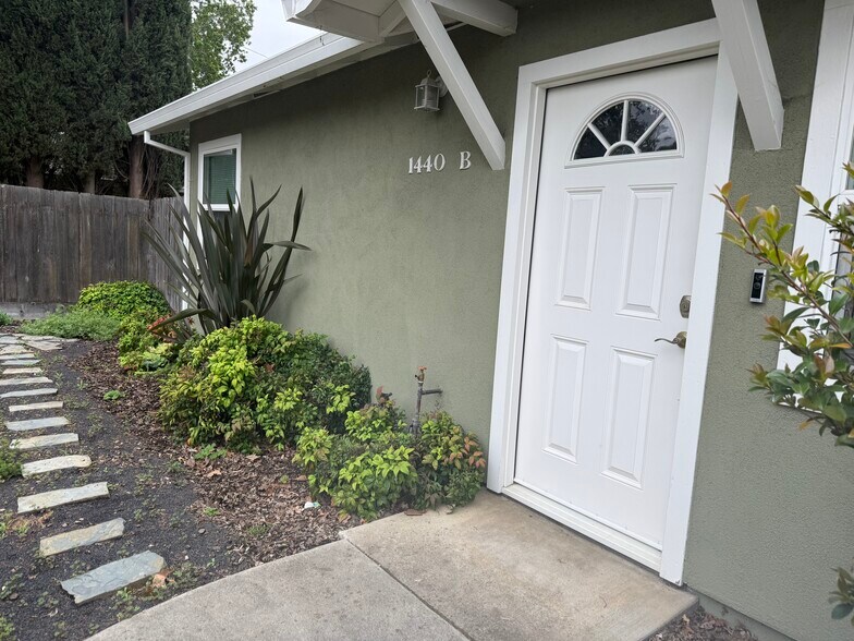 Building Photo - 1440 Laburnum Ave