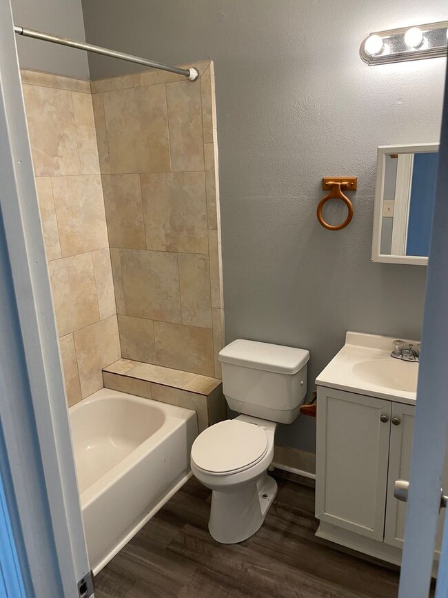 Building Photo - 4BD/2BA in the heart of MidCity