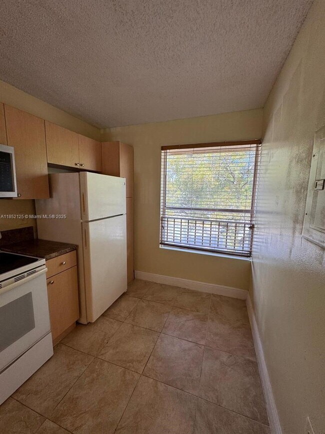 Building Photo - 2238 SW 81st Ave
