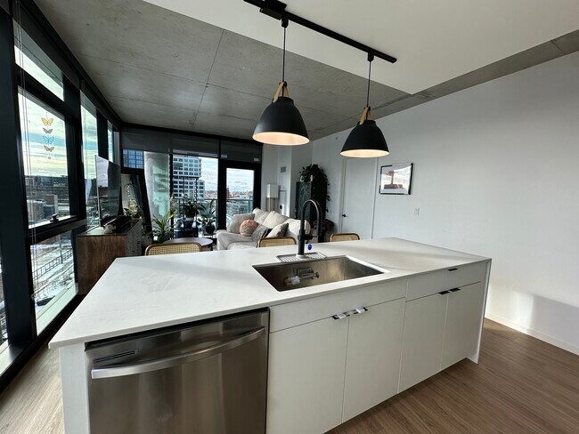 Building Photo - 225 N Elizabeth St