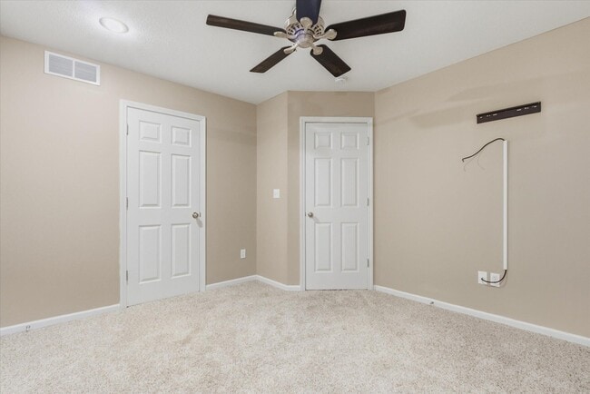 Building Photo - 420 N Village Cir