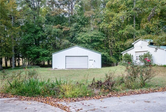 Building Photo - 611 Couch Rd