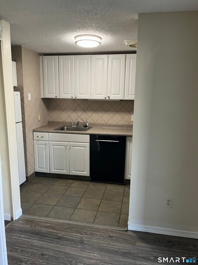 Building Photo - 20 Burgundy Hill Ln