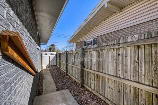 Building Photo - 2484 Pierce St