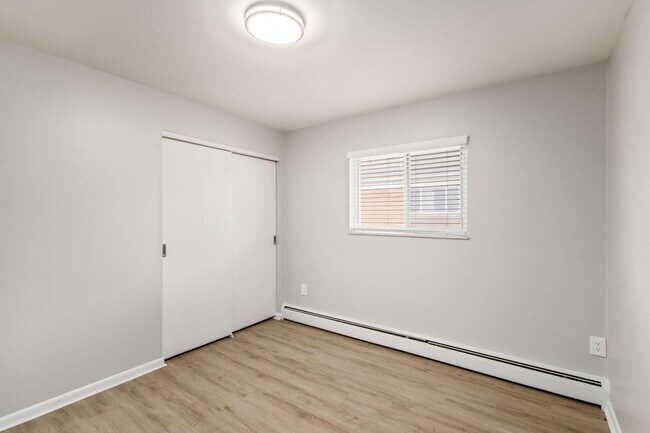 Building Photo - 639 Riverview Dr