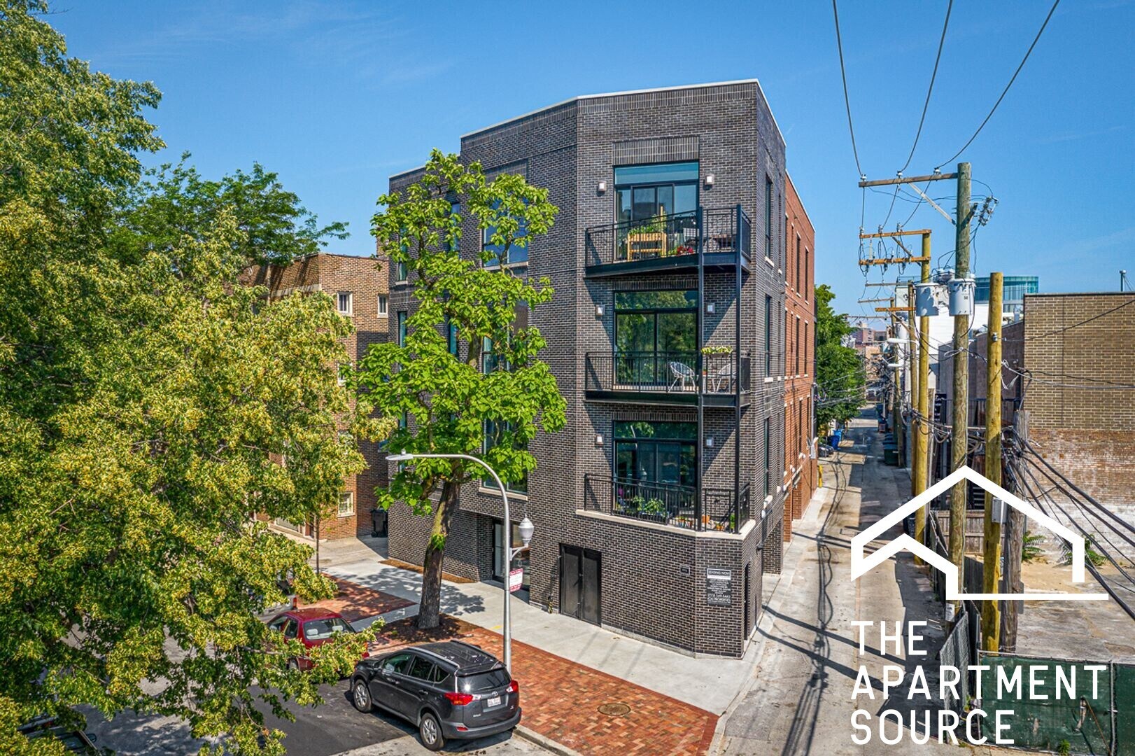 Building Photo - 1050 W Cornelia Ave