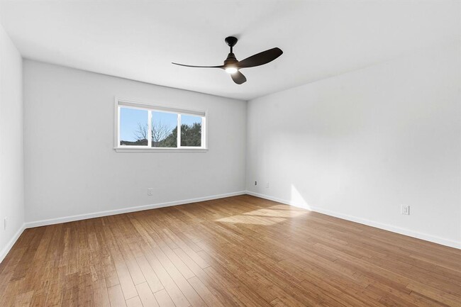 Building Photo - 6631 Valleyside Rd