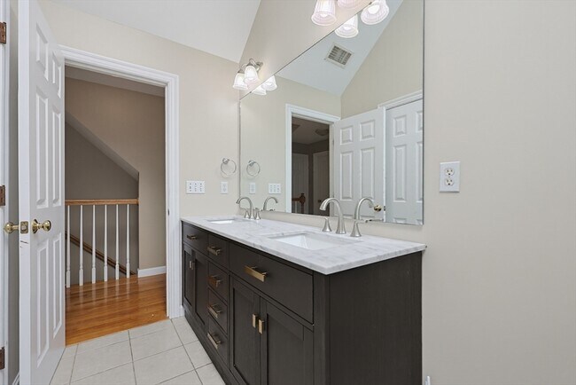 Building Photo - 6 Waterville Ln