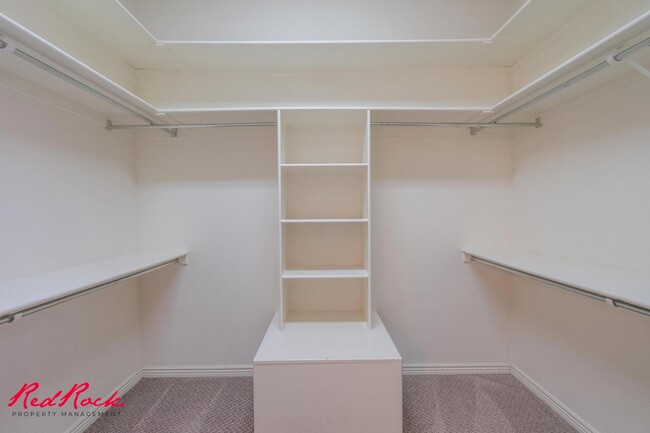 Building Photo - Comfortable 3-bedroom Home. Small Dog Frie...