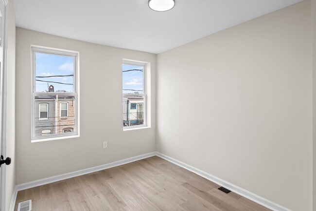 Building Photo - 139 N Lakewood Ave